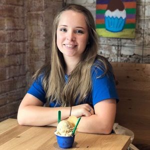 Meet your Posher, Lara